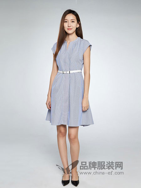 ETAM女装2018春夏条纹短款V领修身短袖连衣裙，蓝色细条纹