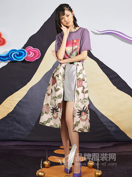 密扇女装2018春夏高腊梅图印花短袖宽松T恤女