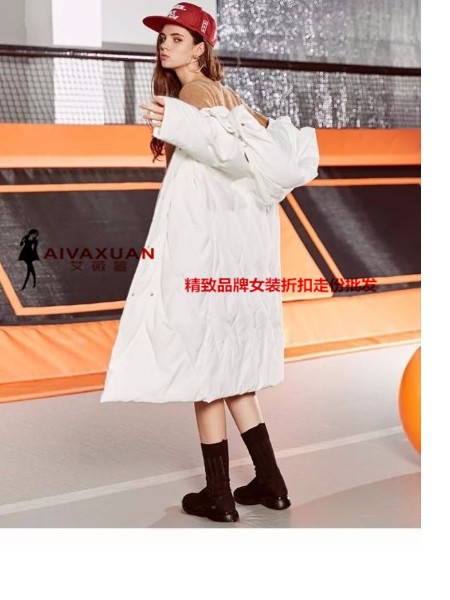 厂家直销女装品牌折扣货源批发阿尔巴卡拼羽绒服冬装尾货走份