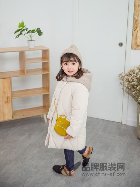 安米莉童装2018秋冬韩版女童魔法帽球球可爱棉衣
