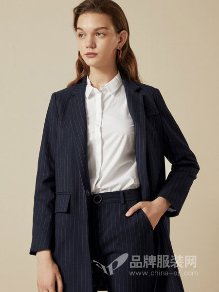布莎卡女装2018秋季新款韩版休闲气质西服女上衣短款条纹小西装外套