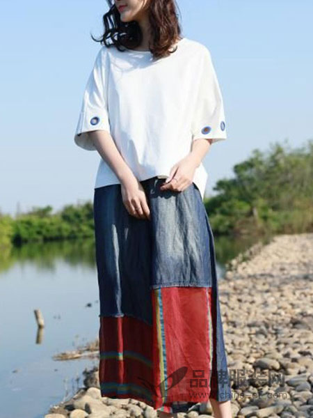 木子衣芭女装2018春夏镂空袖口定位 系带设计 纯色宽松T恤女