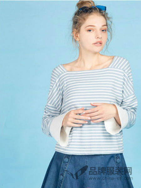 自然元素女装2018秋冬方领灰蓝白条柔软针织衫