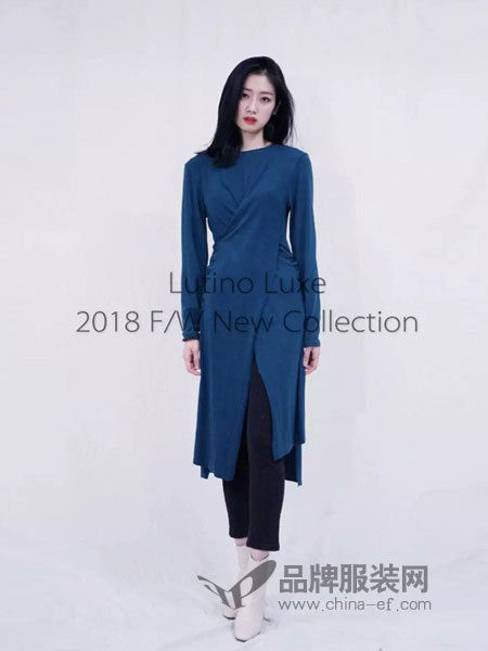 Lutino Luxe女装2018秋冬新款圆领长袖开叉显瘦连衣裙