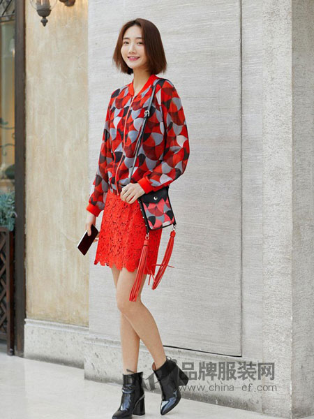米岫女装2018秋冬短款显瘦新款印花时尚红色棒球外套