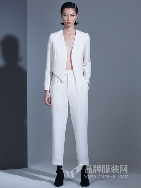 鲁遇Nikita Lu女装2018秋冬设计白色休闲小西装外套