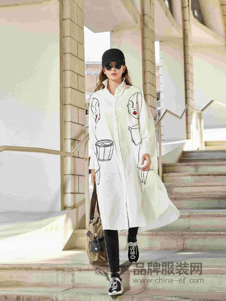 娅尼蒂凘女装2018秋冬新款白色开叉时尚长款长袖