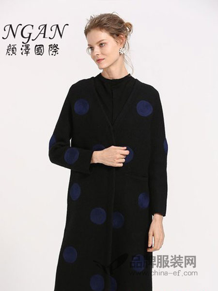 颜泽NGAN女装品牌2018冬季波点V领羊毛直口袋长外套