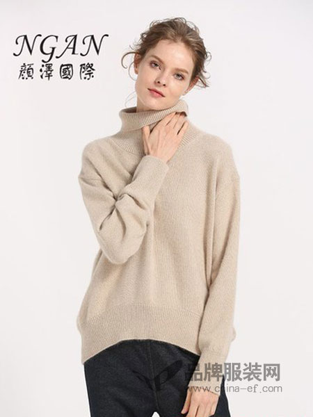 颜泽NGAN女装品牌2018冬季高领银线前短后长松身羊毛衫