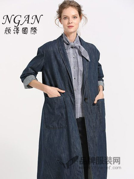 颜泽NGAN女装品牌2018冬季洗水牛仔减龄翻领大口袋外套