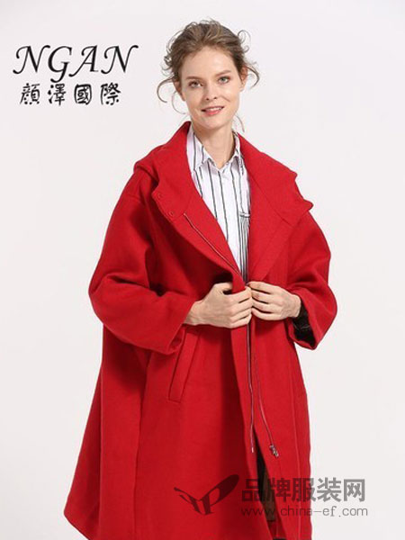 颜泽NGAN女装品牌2018冬季红色连帽拉链寇形女羊毛呢外套