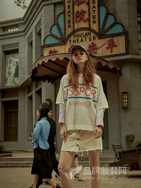 伊纳芙女装品牌2019春季新款针织衫镂空设计宽松短袖上衣