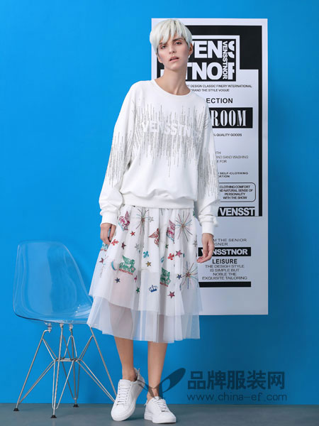 维斯提诺女装品牌2019春季新款时尚纯手工羊绒圆领宽松毛衣