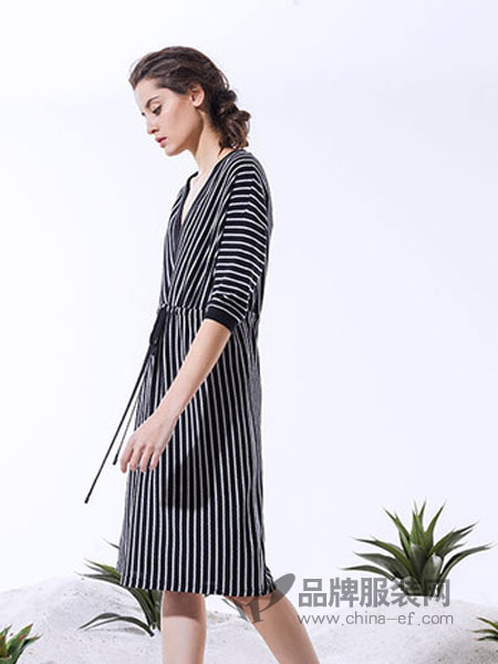 Guke谷可女装品牌2019春季条纹高腰修身连衣裙