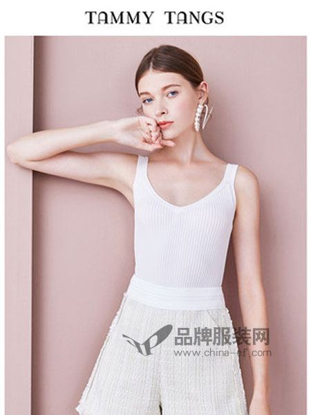 糖力潮品女裝品牌2019春季短款修身V領(lǐng)打底衫上衣