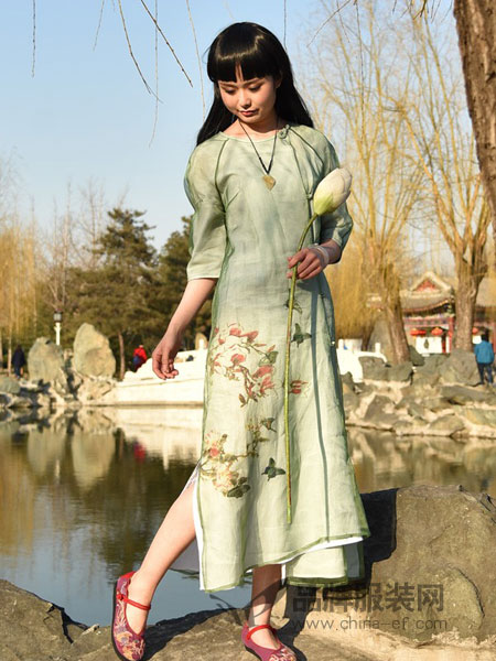 汉舞女装品牌2019春夏雪纺刺绣旗袍