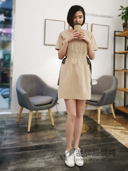 埃迪拉女装品牌2019春夏气质圆领收腰修身显瘦连衣裙 纯色简约短袖a字裙
