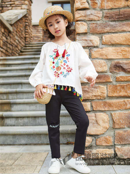 玛玛米雅童装品牌2019春夏彩色流苏饰菠萝刺绣衬衫上衣