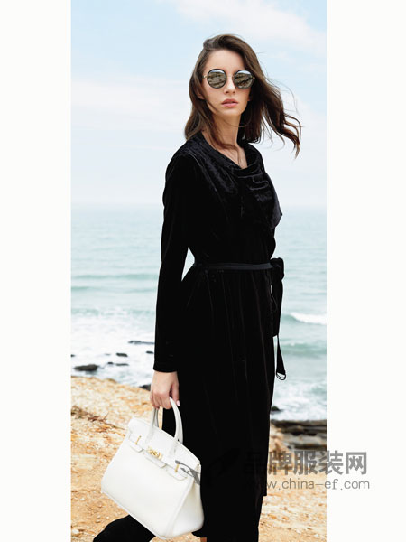 娅尼蒂凘女装品牌2019春季荷叶边高腰系带单排扣复古连体裙