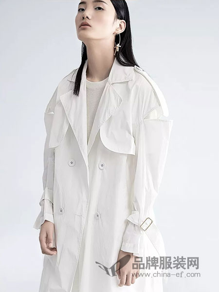 欧引女装品牌2019春季新款通勤个性连肩袖双排扣中长款风衣