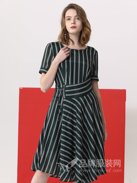 真斯贝尔女装品牌2019春季新款时尚圆领条纹不规则A字连衣裙