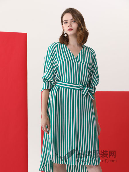 真斯贝尔女装品牌2019春季新款短裙系带五分袖条纹连衣裙