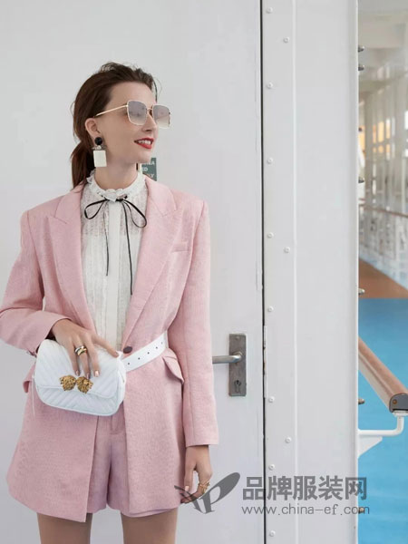 雀啡女装品牌2019春季新款时尚粉色简约西装通勤短外套修身上衣