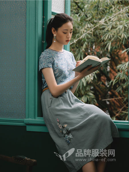 渔女装品牌2019春季文艺镂空蕾丝连衣裙