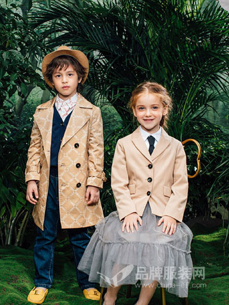 瑞比克童装品牌2019春季双排扣修身菱格外套