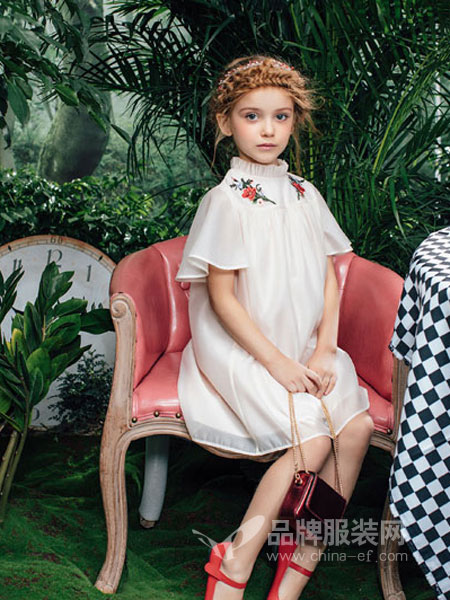 瑞比克童装品牌2019春季中国风复古直筒连衣裙
