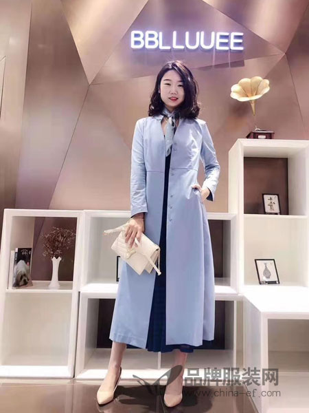 粉蓝女装品牌2019春季显瘦百搭流简约个性长袖外套