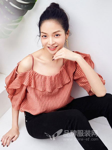 普普风女装品牌2019春季韩版甜美上衣格子露肩吊带五分袖T恤