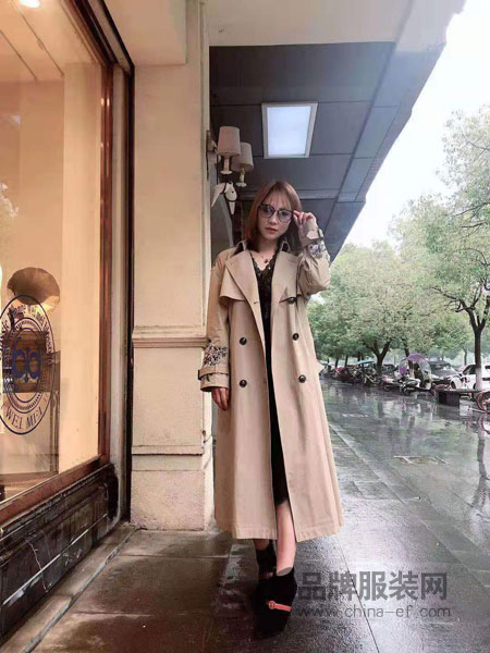 唯媚女装品牌2019春季新款韩版中长款双排扣修身显瘦外套