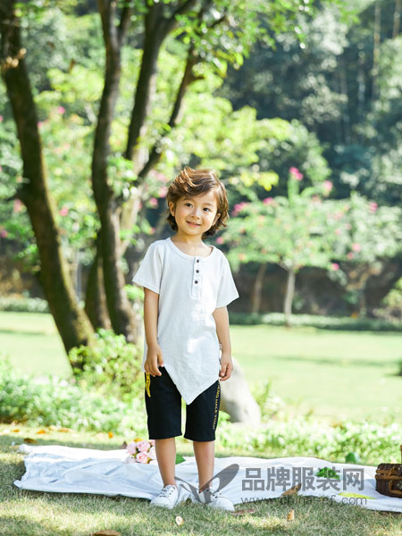小猪宾果童装品牌2019春季短袖T恤纯棉白色