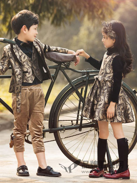 两个小朋友童装品牌新款直筒潮牌宽松日系裤子