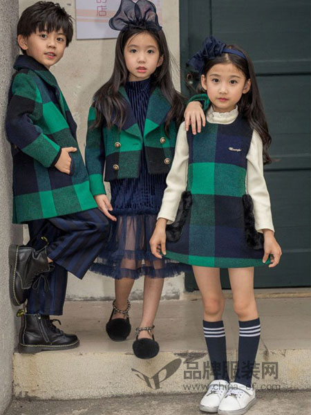 两个小朋友童装品牌儿童方格拼外套