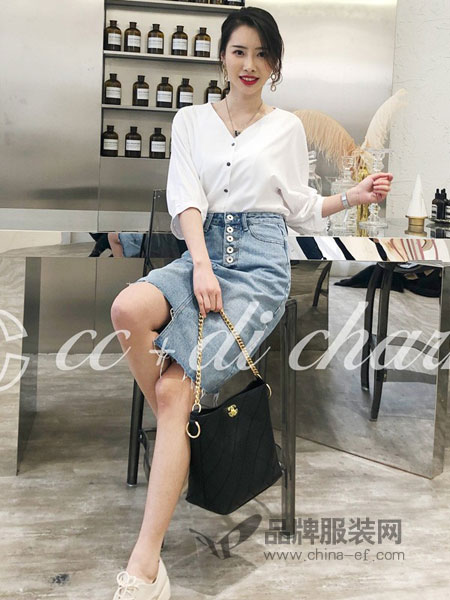 cc+di charme女装品牌2019春季纯色韩版V领白色上衣