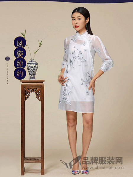 品唐斋女装品牌2019春夏新款修身立领重工刺绣花朵白色连衣裙