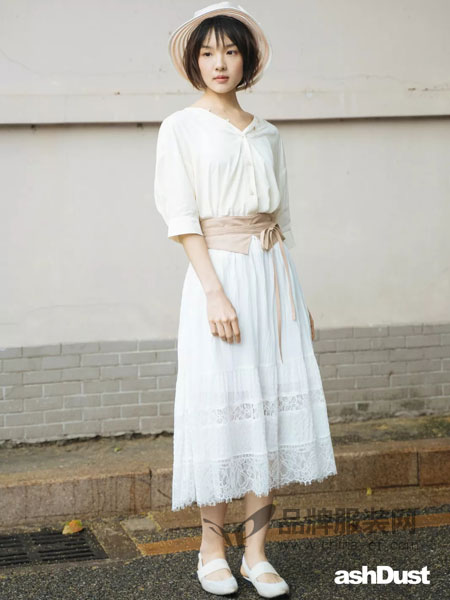 ashDust女装品牌2019春夏新款纯净的白色仙女刺绣镂空复古连衣裙