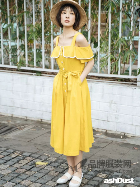 ashDust女装品牌2019春夏很仙的小众连衣裙新款一字领单排扣收腰显瘦长