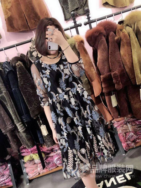 朵拉薇拉女装品牌2019春季新款刺绣网纱宽松百搭显瘦连衣裙