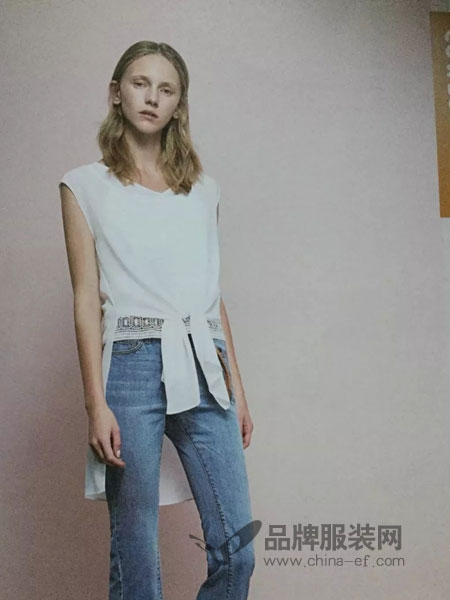 阿莱贝琳女装品牌2019春夏不规则显瘦九分牛仔裤