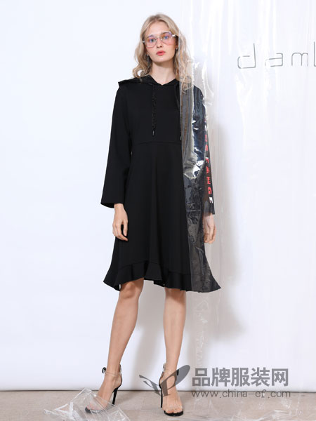 丹比奴女装品牌2019春夏桑蚕丝领口系带蕾丝边裙尾连衣裙黑色