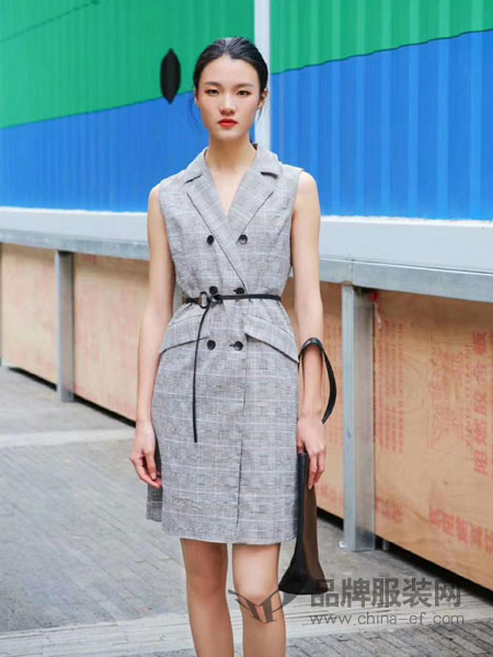 法路易娜女装品牌2019春夏新款格纹束腰无袖连衣裙