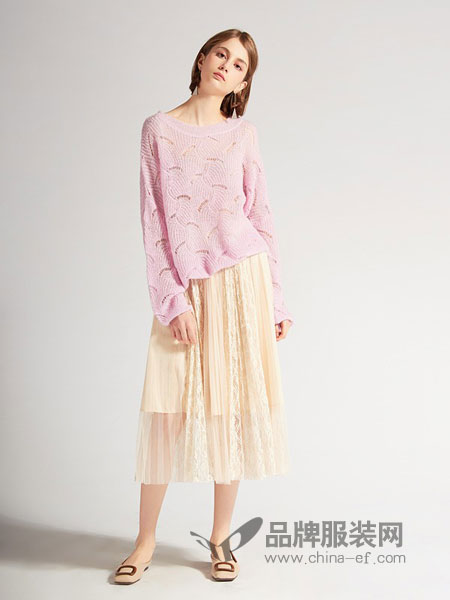 城市格调女装品牌2019春夏新款宽松粉色上衣设计感镂空毛衣