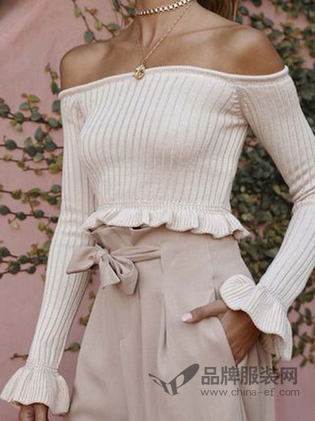 haoduoyi女装品牌2019春夏新款简约性感一字领露肩针织荷叶边甜美长袖短款上衣