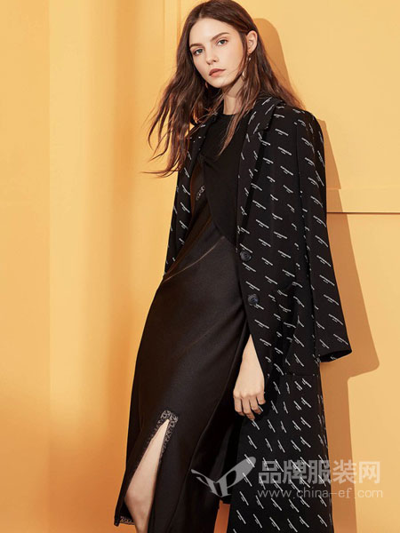 韩序女装品牌2019春夏新款中长款黑白字母外套