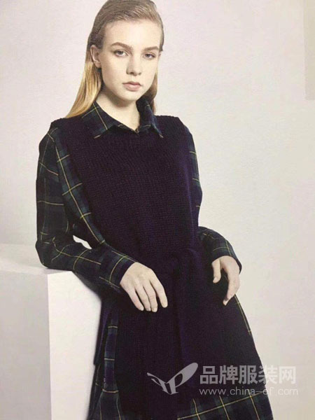 佳美优品女装品牌2019春季新款韩版时尚藏青色套头针织连衣裙