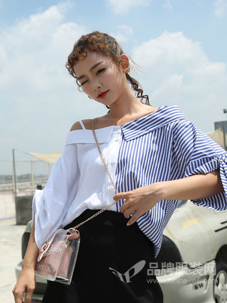 天使韩城TSHC女装品牌2019春夏新款时尚露肩吊带蓝白条纹拼接上衣