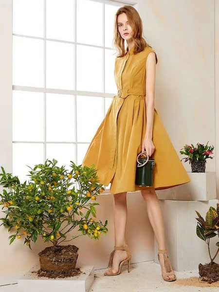 格悦女装品牌2019春夏新款大方优雅的无袖中长连衣裙
